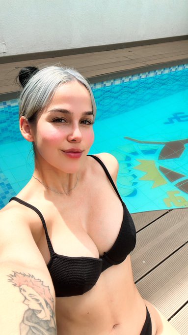 Estamos con descuento en mi OF💙 50% Adem&aacute;s ahora har&eacute; un live en la piscina, as&iacute; que nos vemos por ah&iacute;<a href="/tag/viper"class="tags"><span>#viper</span></a><a href="/tag/valorant"class="tags"><span>#valorant</span></a>