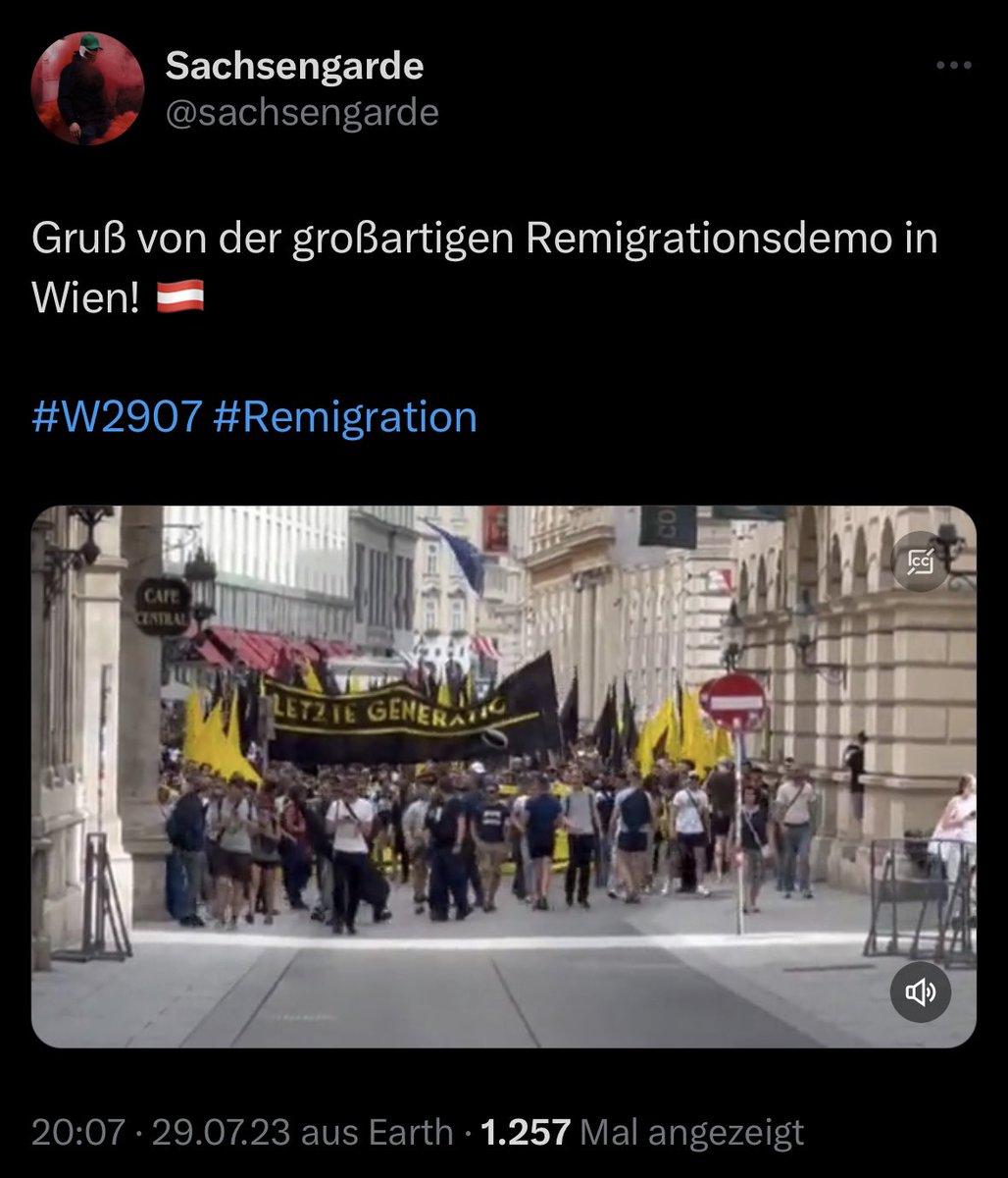 Simmerl19's tweet photo. Da tun sie so froh, die #IBster 🤡
Dabei gab es zuvor wohl einen Satz heiße Ohren und zur Belohnung noch eine polizeiliche Maßnahme.
Da hat sich die Anreise von Ostdeutschland in die Ostmark gelohnt
#Eventtourismus #noNazis #noIB https://t.co/tlIxqHWEor