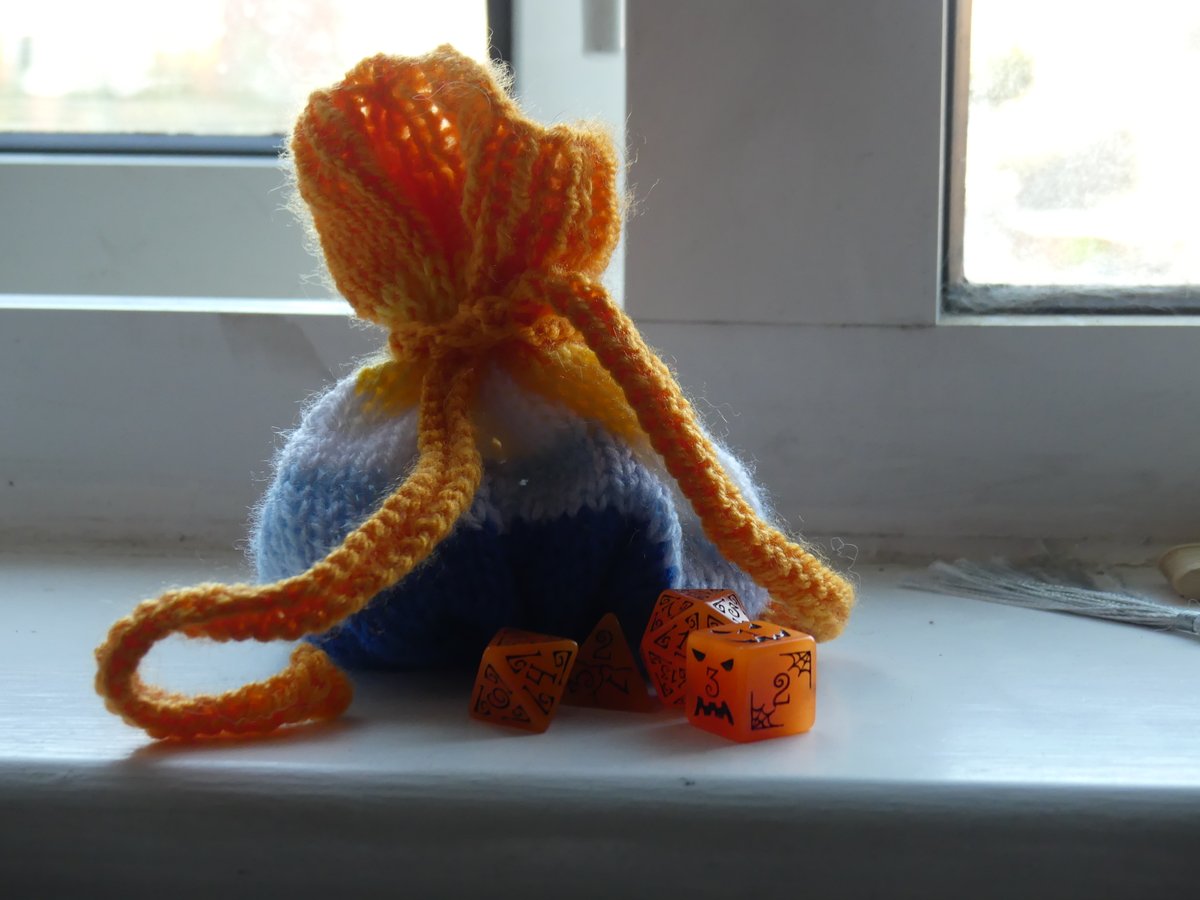 Slime_bunnie's tweet photo. Needed a new dice bag so made an Aroace one for myself :)
#knitting #dnd #dnd5e #dice #dicebags #crafts #crafting #crafters #pride #lgbtq #lgbtq🌈 #aroace #aroacepride #aroaceprideflag https://t.co/yIZnSAU21h