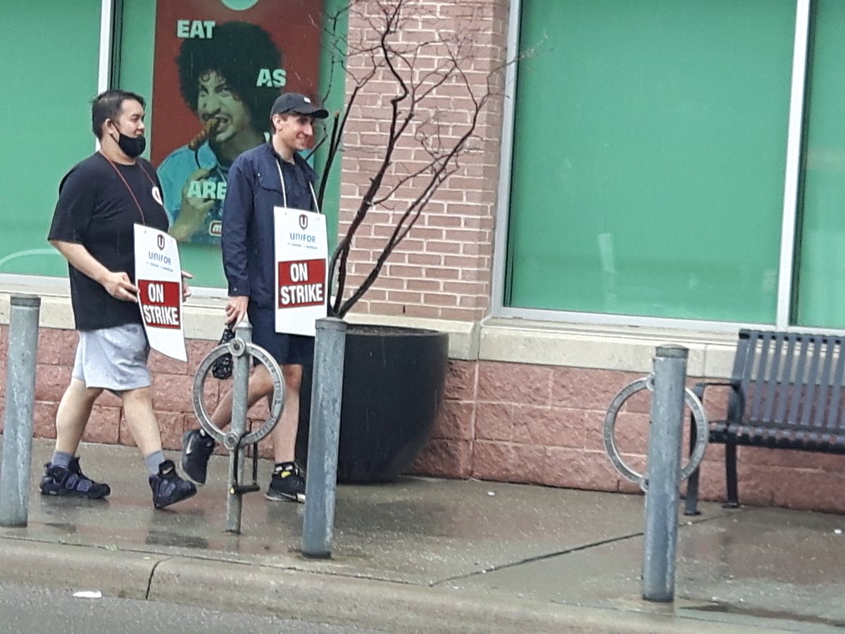 On the line in Liberty Village. #Unifor #Unifor414 #OnStrike @UniforTheUnion @UniforLocal414