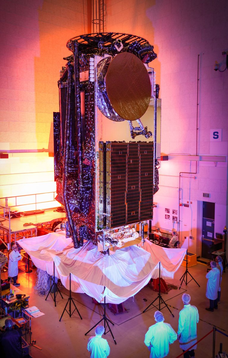 Txifliti's tweet photo. Gaur gauean SpaceX-ek urteko hirugarren #FalconHeavy-a jaurti du. #EchoStar24 satelitea Transferentzia Geoegonkorraren Orbitan arrakastaz jarri zuen. #B1074 erdiko etapa baztertua izan zen eta alboko #B1065 eta #B1064 etapak arazorik gabe lurreratu ziren.
#Espazioa https://t.co/K6LCjgw0Yb