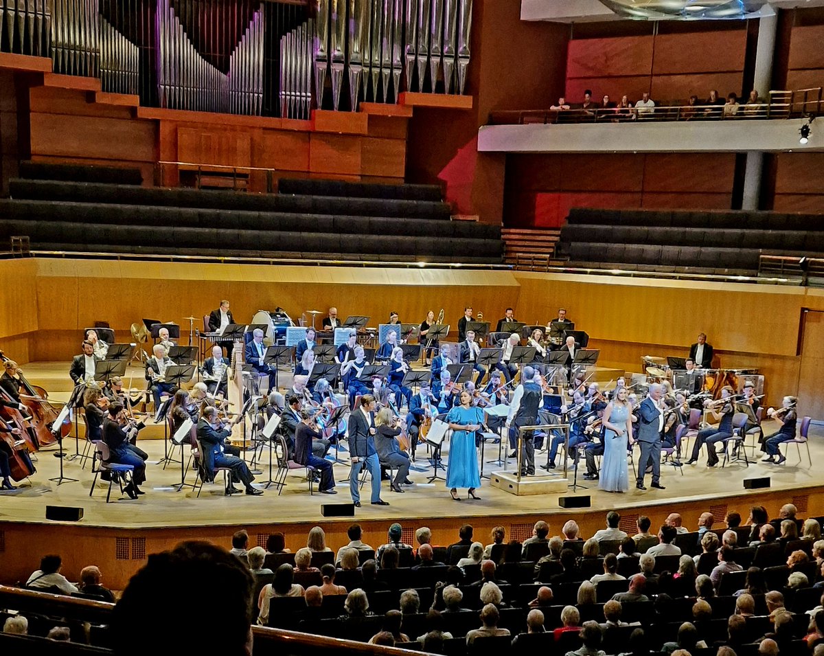 Amazing first half of 'Some Enchanted Evening' with a wonderful performance from <a href="/the_halle/">The Hallé</a> and beautiful storytelling from the vocalists 🎶🎻🎺🎷📯🎤