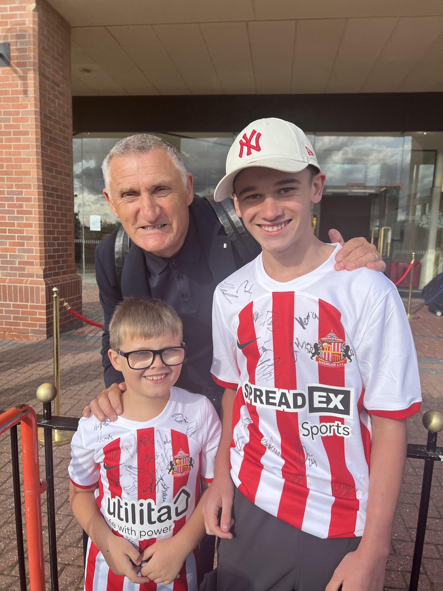 Big Tony with Jack and William after the game today the man's a gentleman #SAFC # boss man # Sunderlandtilidie