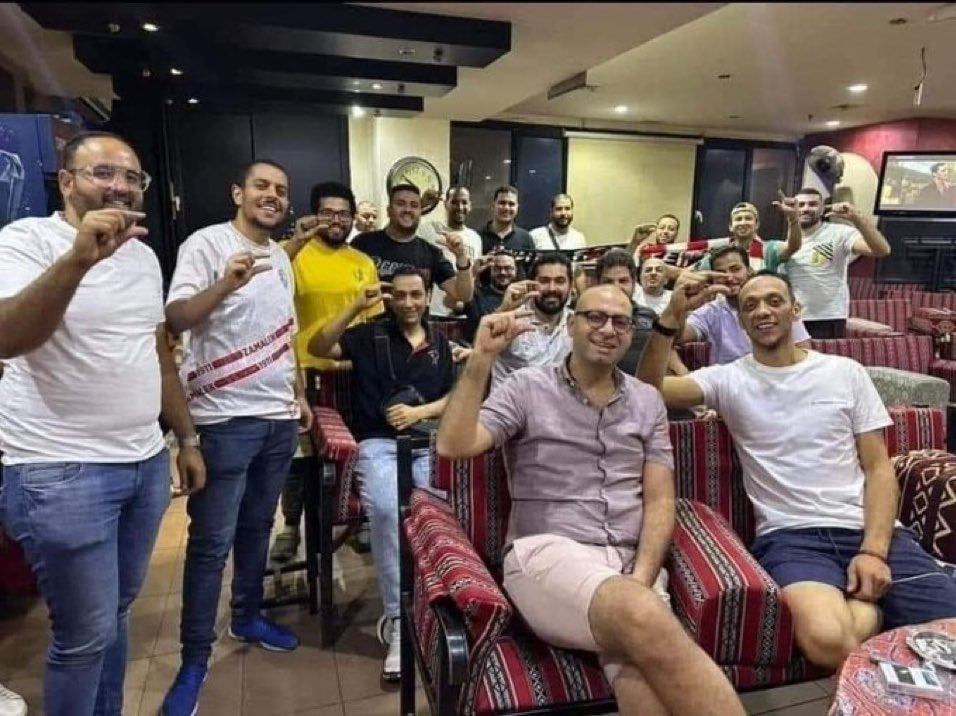 Mo25412716's tweet image. اللي بيحصل ده تهريب دولارات رسمي برة البلد #صفقات_الخطيب_غسيل_أموال