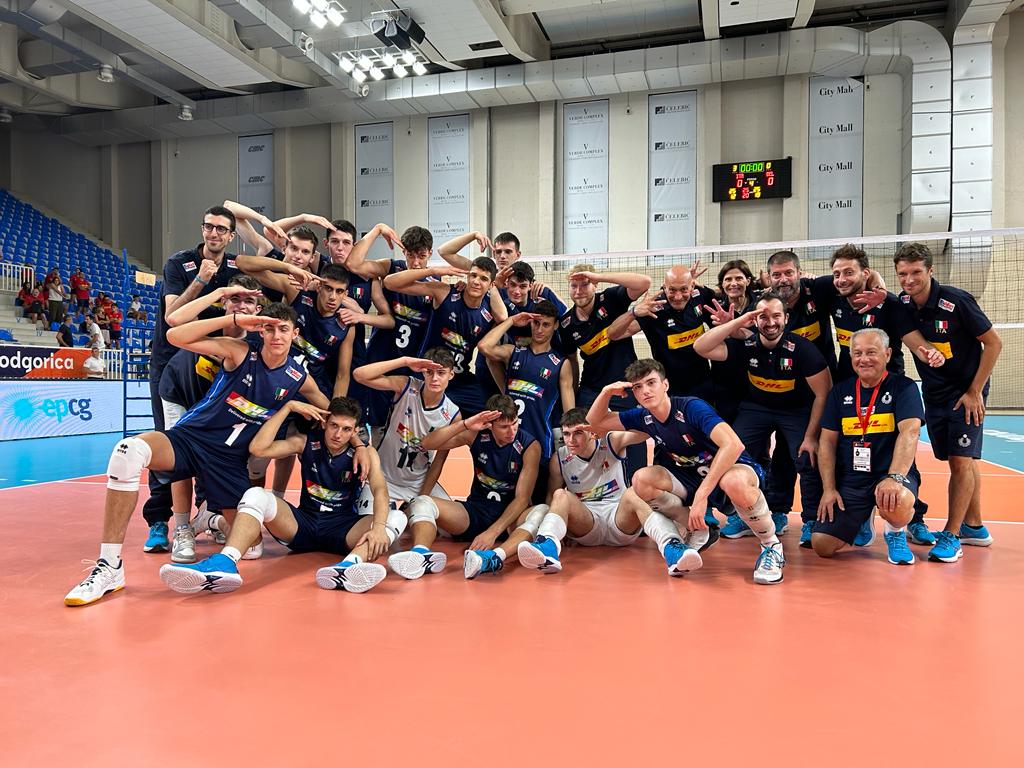Federvolley's tweet photo. #๐๐ฎ๐ซ๐จ๐๐จ๐ฅ๐ฅ๐๐ฒ๐๐๐๐
โ๏ธ ๐'๐๐๐๐๐๐ ๐๐๐๐ ๐๐ ๐
๐๐๐๐๐ โ๏ธ
Gli #azzurrini ๐ si confermano imbattibili!
In semifinale la Nazionale #Under17M ha superato 3-0 il Belgio
Domani alle 19 la finale con la Bulgaria
La news โก๏ธ https://t.co/oKR8wTt6to
@CEVolleyball https://t.co/ubgKM8Yveg