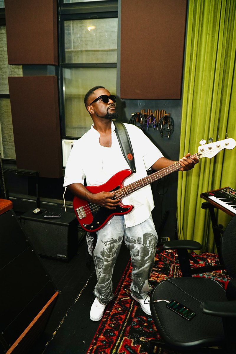 Hitta_0's tweet image. Sarkodie - #Adonai🙌🏽❤️ ft. Castro (Official Video) 
Stream👉🏽 : youtu.be/ipZvlG-wwWk 
#Agenda100M