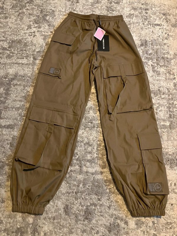 oweney87's tweet image. Get the PrettyLittleThing Other trousers I’m selling on @VintedUK. Size S / 8 for ££12.00! #vinted #prettylittlethings #cargopants #brandnew #bargain #forsale #fashion #womensfashion  vinted.co.uk/women/clothes/…