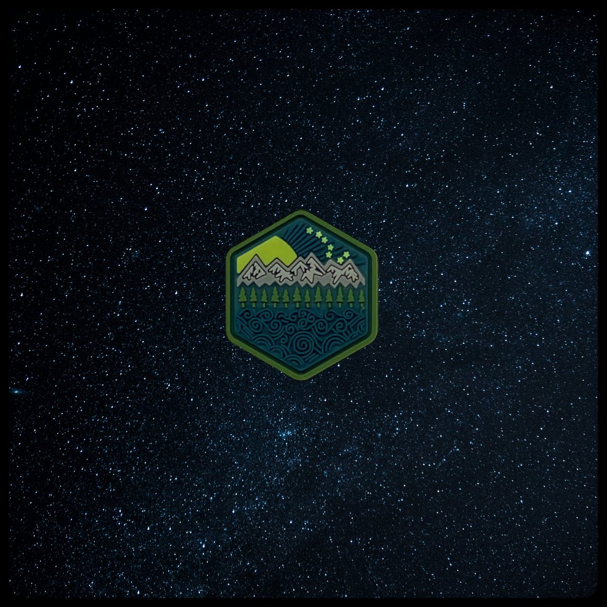 PDWLife's tweet photo. There’s nothing like an evening camped under the stars.
Look for the PDW All Terrain Moonlight Cat Eye next week.
#prometheusdesignwerx #summer2023 #allterrain #cateye #pvcpatch #glowinthedark #nightsky #sleepunderthestars #adventuregear #moralepatch #pdw4life https://t.co/S8cCcWJU8h