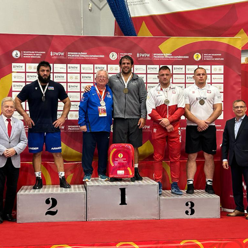 USAWrestling's tweet photo. The U.S. bunch hauled in five medals on its third day of competition in Warsaw, Poland. 

🥇 Nick Gwiazdowski
🥈 Yelena Makoyed
🥉 Dylan Fishback, Nikolas Stemmet, Michael Macchiavello