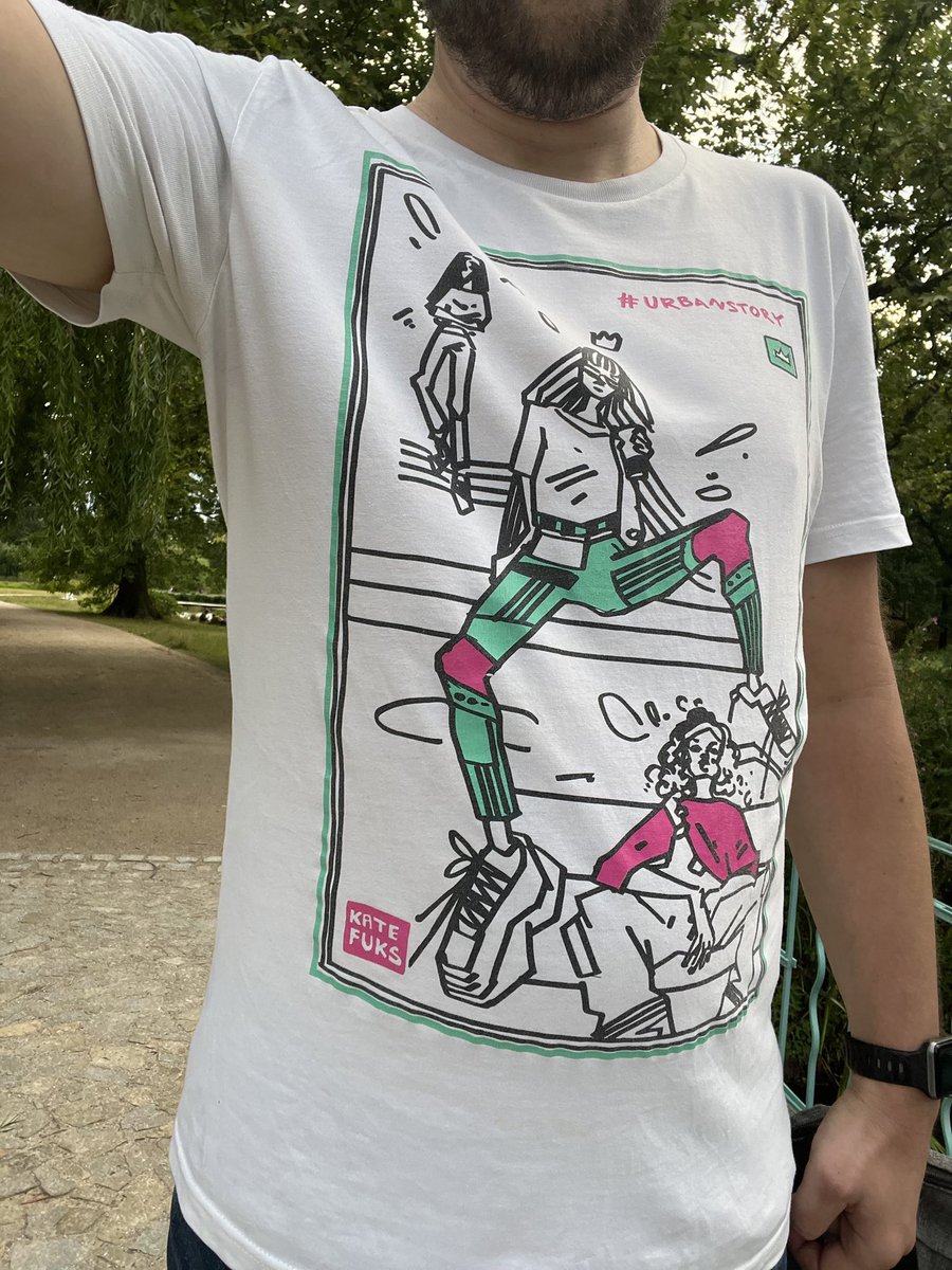 manijakcz's tweet photo. Říkalo mi dneska pár lidí, že mám pěkný tričko. Nejvíc paf z něho byli Vietnamci v krámku na Strossmayeráku.
#tricko #urbanstory #katefuchs https://t.co/yxIvLAwfTL
