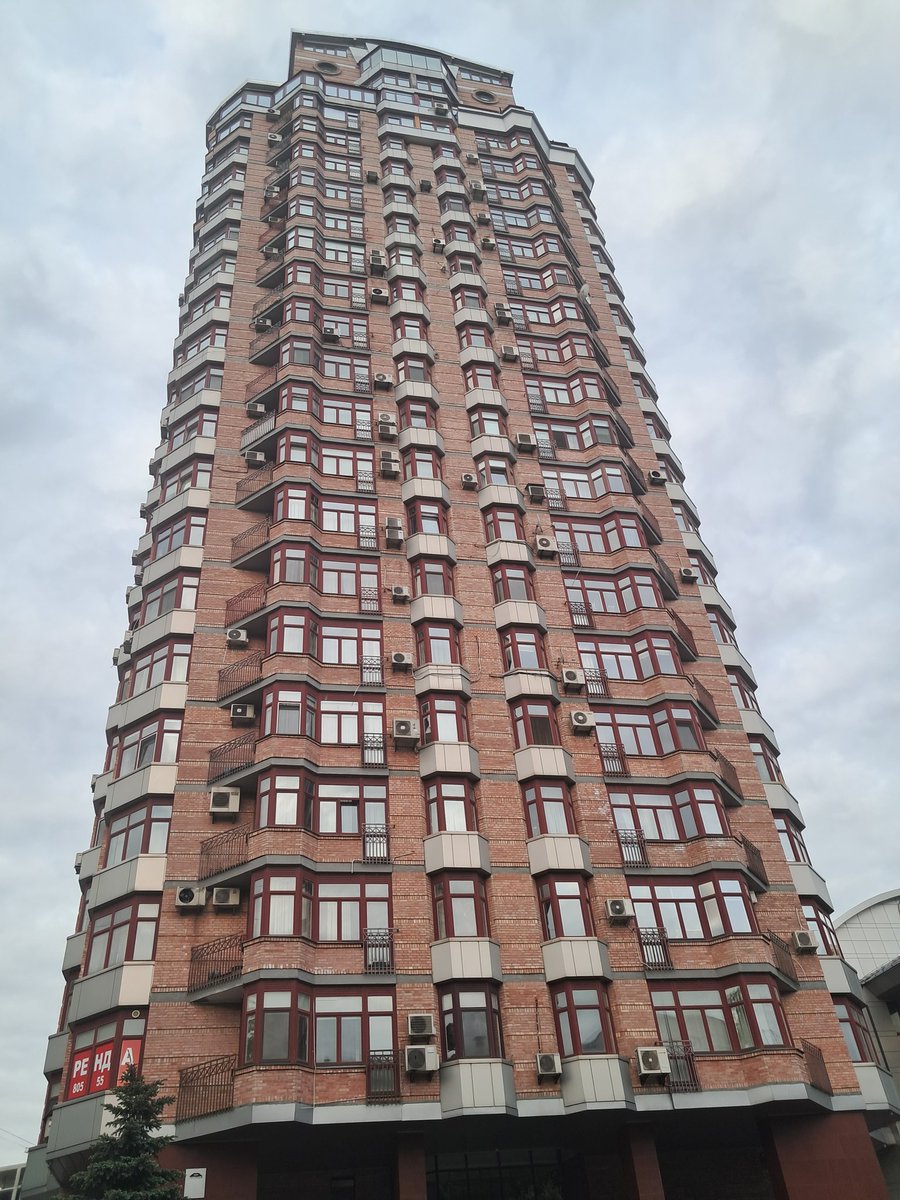 3Retyver's tweet photo. I feel much smaller when I take pictures from this angle https://t.co/ZlO46LCExl