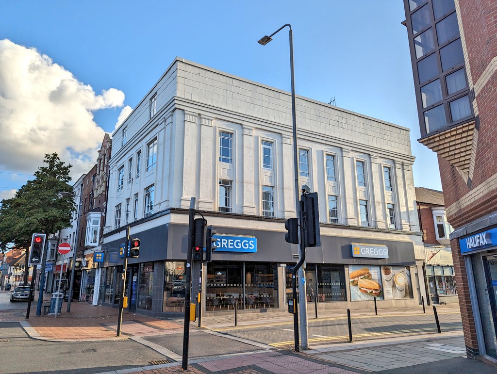 A particularly positive change in #Worksop since five years ago is the state of the historic Burton building, looking much more cared for in the hands of <a href="/GreggsOfficial/">Greggs</a> than it was by the company who built it. x.com/soult/status/9…