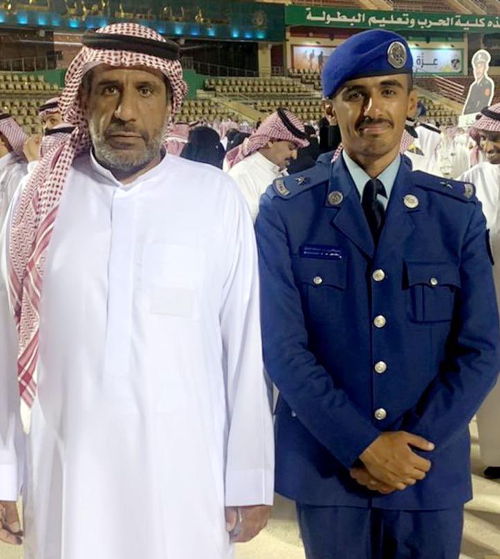 تبارك #أسرة_آل_معتق لابن العم #الملازم / 
 عبدالعزيز بن عبدالله بن عبدالعزيز بن محمد 
تخرجه من #كلية_الملك_فيصل_الجوية برتبة (ملازم).
سائلين الله له العون والتوفيق والسداد.
وبهذه المناسبة نزف أصدق التبريكات لوالده

#الزلفي