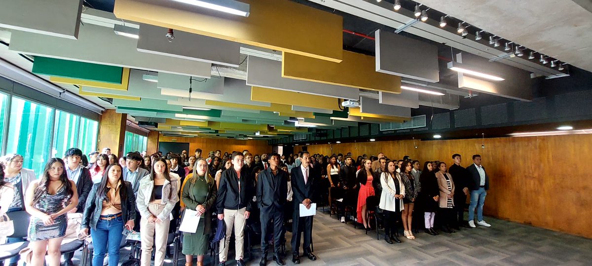 Hoy se realizó la primera jornada de clausura de los Cursos de Extensión donde la Universidad Ean, en alianza con la Secretaría de Educación de Bogotá, certificaron a estudiantes de diferentes colegios del Distrito que participaron en el Proyecto SED MEDIA 2023. 🤓💡