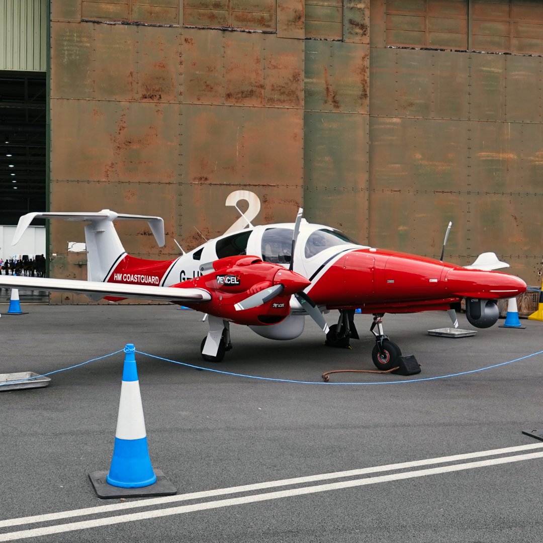 Michaelflying28's tweet photo. HM Coast Guard operated by 2Excel Aviation Diamond DA62 MMP G-HMGE on static display at the 2023 RAF Cosford Air Show 11.6.23.
#2excel #2excelaviation #hmcoastguard #ukcoastguard #coastguard #coastguardaviation #diamondaircraft #diamondda62 #da62 https://t.co/RrYfjviMrw