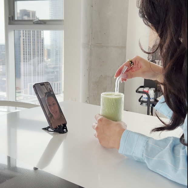 PocketTripod's tweet photo. POV: When you're lost in the convo cause you're not distracted with holding your phone. ⁠

#share #friendship #facetime #call  #tripod https://t.co/jdLpjsg2tL