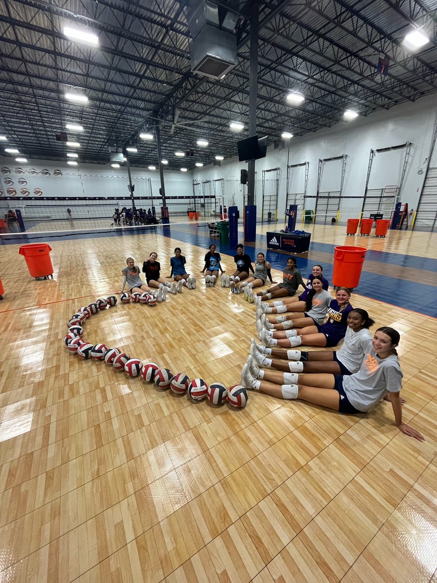 MadduxDoty's tweet photo. First official full team get together! Can’t wait for club to start! @houstonjuniors #15Elite #hjv #striveforexcellence https://t.co/LZlgRleMOG