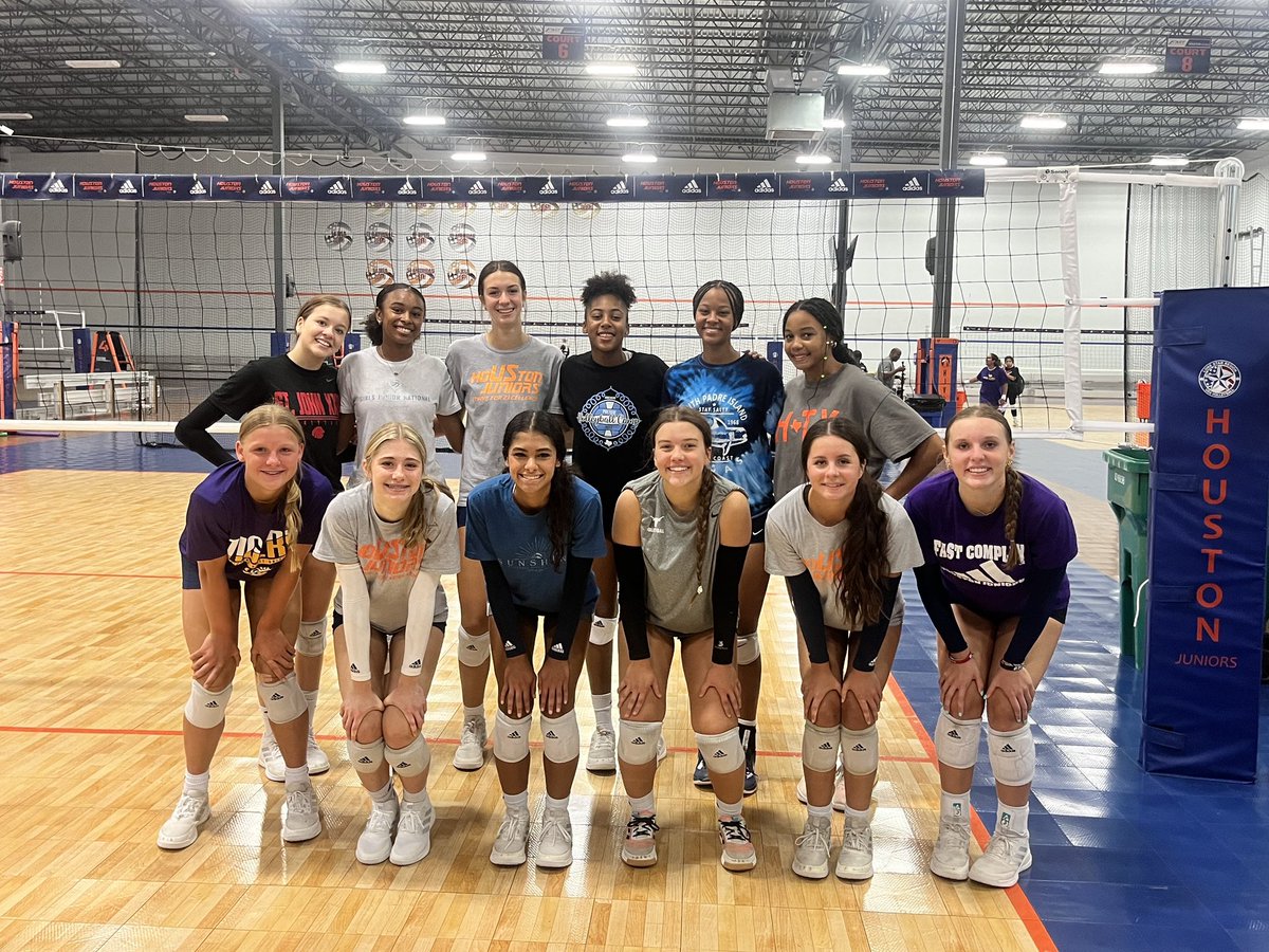 MadduxDoty's tweet photo. First official full team get together! Can’t wait for club to start! @houstonjuniors #15Elite #hjv #striveforexcellence https://t.co/LZlgRleMOG