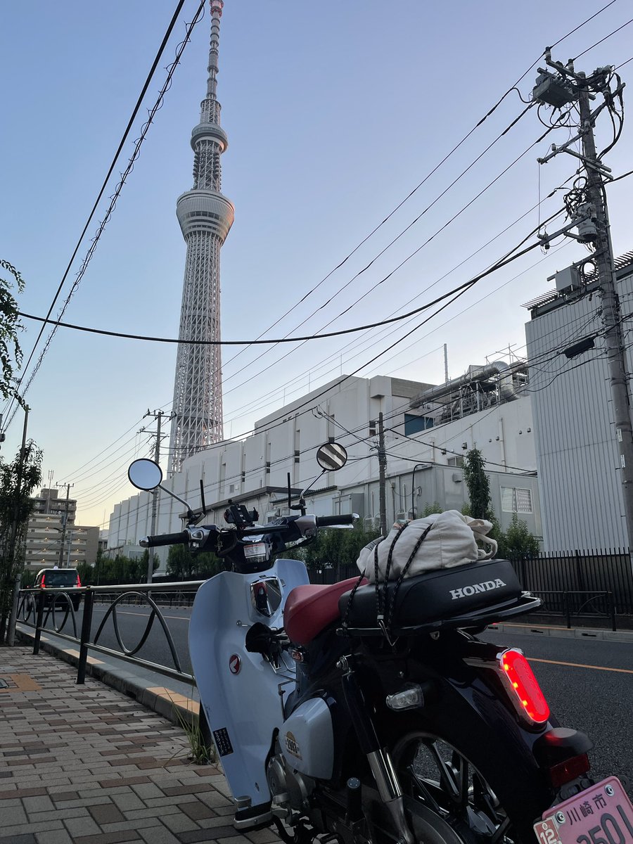 Ken_asama_tech's tweet photo. おはようございます☀
ひさびさのカブツーリング！

涼しい！
とんぼ返りします
#朝活
#スカイツリー https://t.co/MUXOeUqLaz