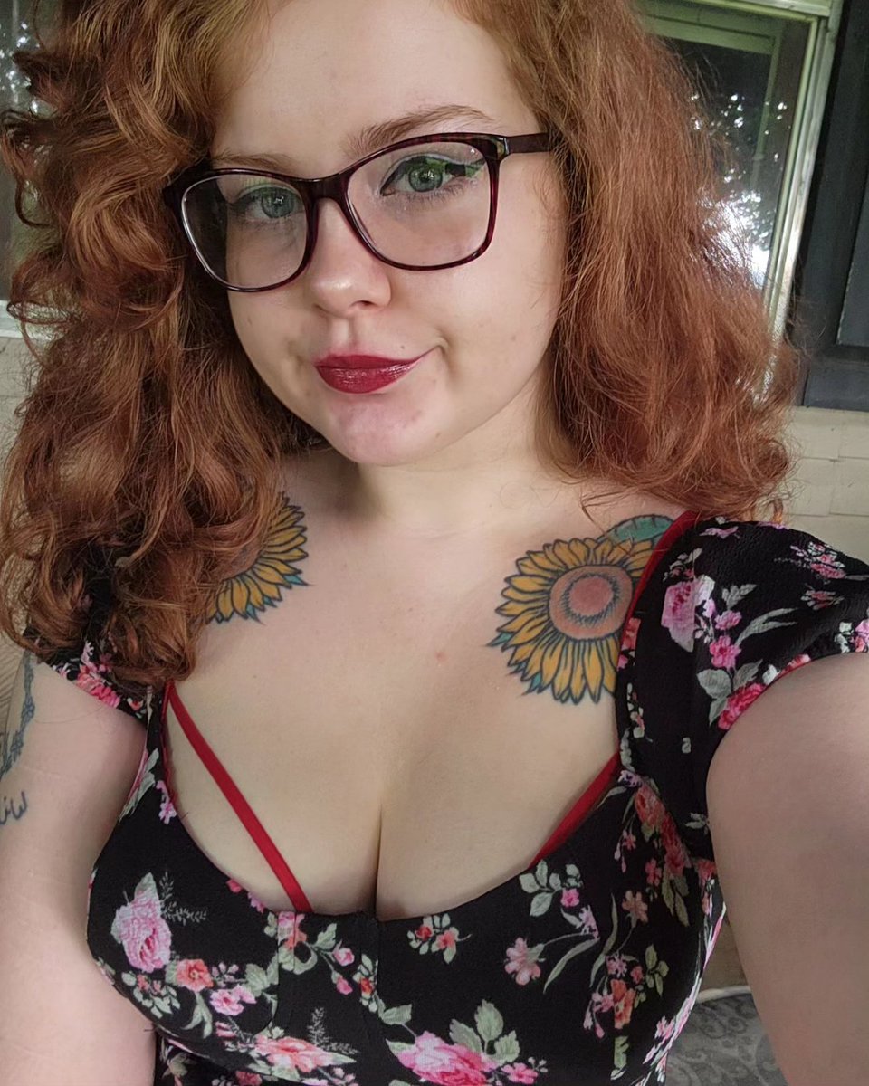 floralrustt's tweet photo. New selfie just dropped https://t.co/dv7RFBsqkp
