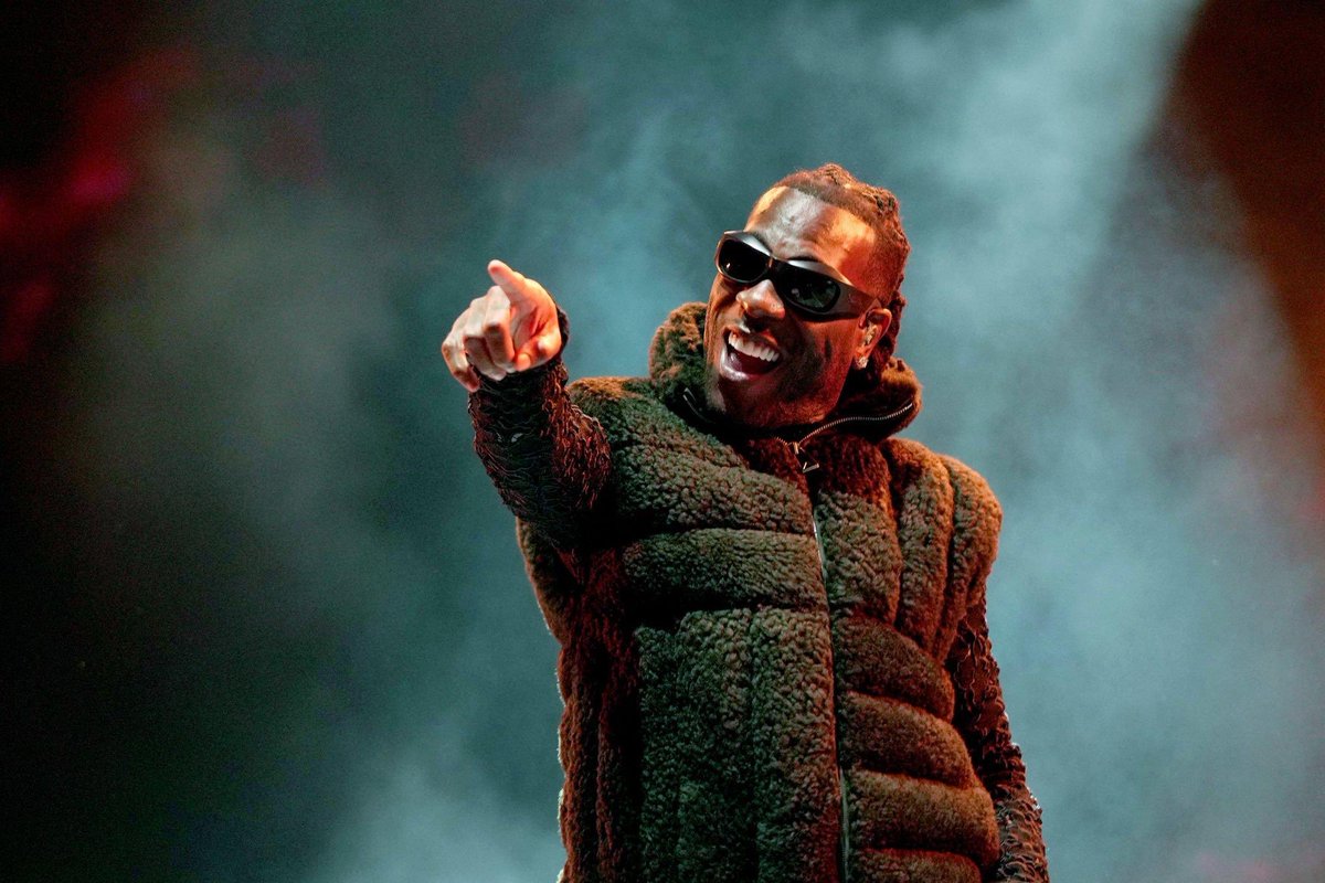Burna Boy SINGLEHANDEDLY sold out the 80,000 capacity London Stadium as the first African artist in history to ever do so on the same day the #FACupFinal was held, on the same night Beyoncé and ColdPlay had their individual Stadium concerts as well in the UK.

Wizkid teased his