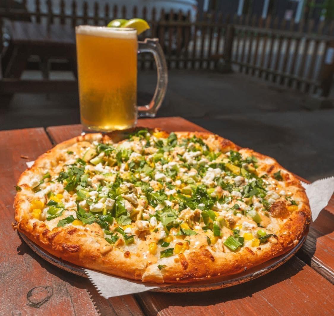 The perfect pairing doesn’t exi….

The Cabo Chicken Pizza &amp; Cut My Lime Cabo-style Lager by <a href="/VICE_BEER/">VICEBEER</a>!

Pizza &amp; Pint Pairing Perfection 🍕🍺