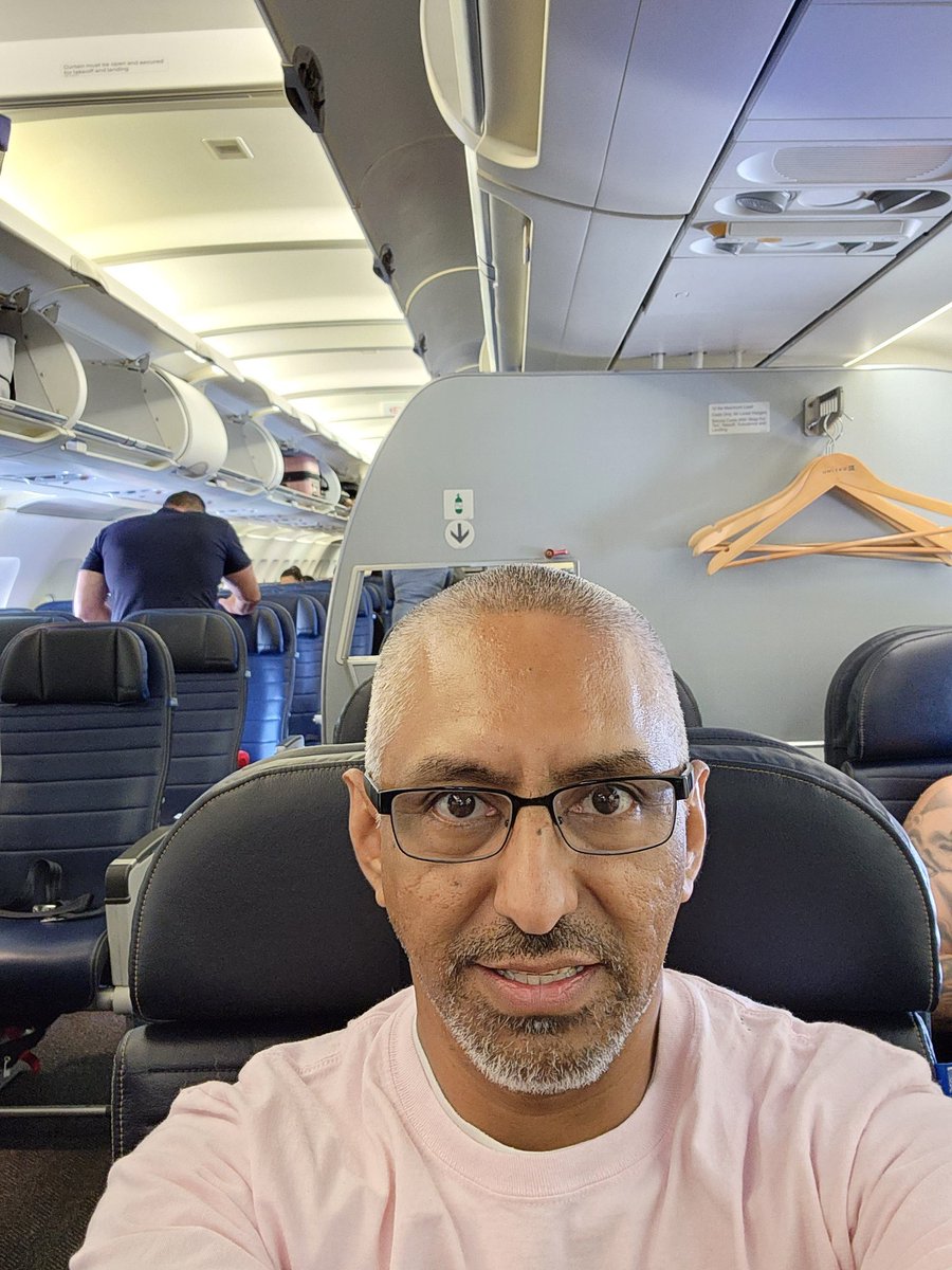 JoseLSilvaSmith's tweet image. I am finally boarding the plane to El Paso. First class! Yay! #TISDProud #exploringcs #united