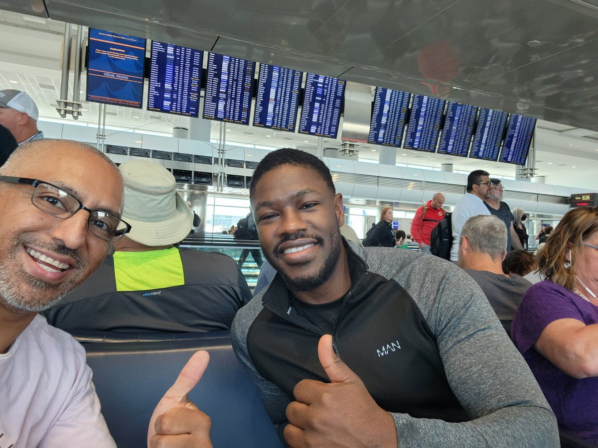 JoseLSilvaSmith's tweet image. I am finally boarding the plane to El Paso. First class! Yay! #TISDProud #exploringcs #united
