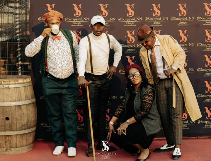 📍Kicking it the vintage way ft Zola 7 and Felo Le Tee🔥🔥
#Vintageshandis
#ScrapyardExperience
#facesofscrapyard
#sikhandubumnandi