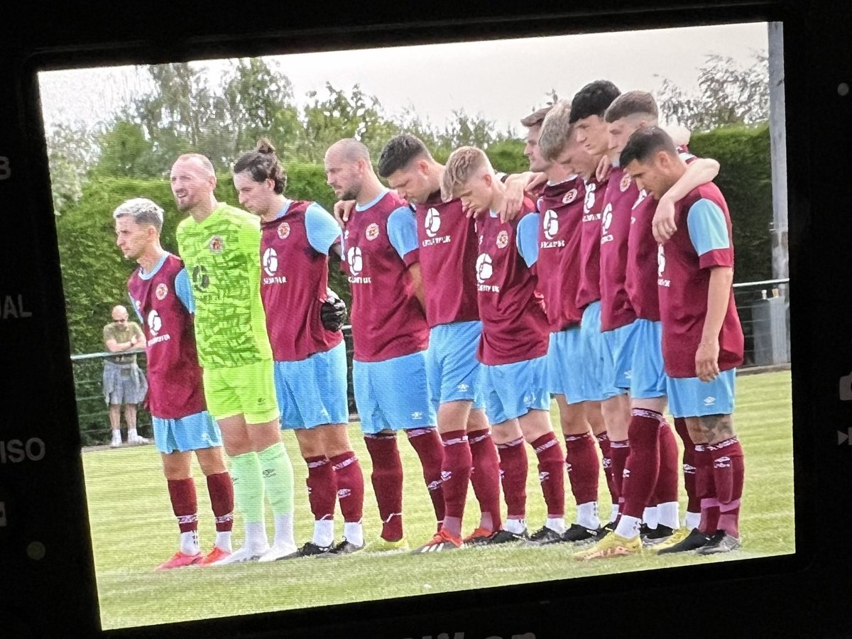 thejakewhiteley's tweet photo. An impeccably observed minute’s silence for a long-serving #ClaretsVolunteer preceded today’s @utdcos #PremNorth encounter between @DeepingRangers v @HeanorTownFC, which ended honours even at 2-2!… @deepingblade https://t.co/98ZiF5RKNW