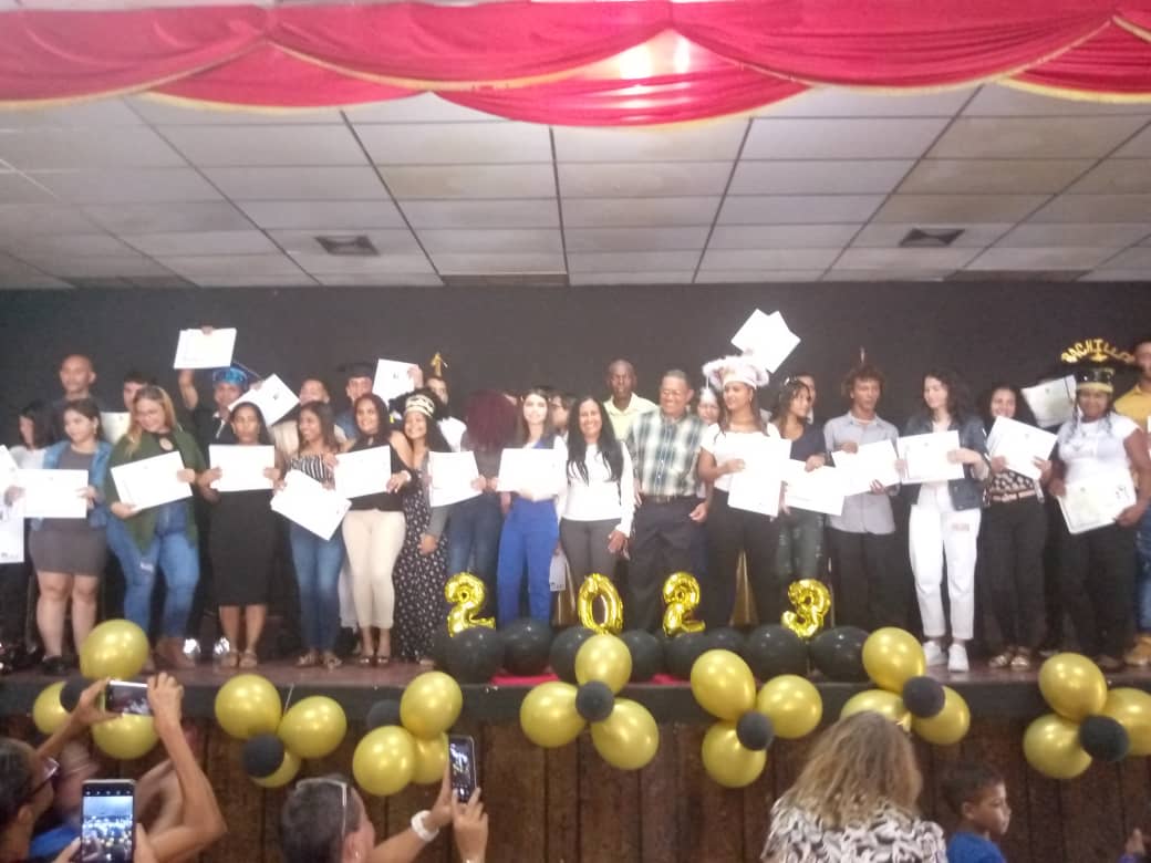 CDCE Puerto Cabello Felicita a todo el equipo de la UE Bartolomé Salom por el hermoso acto de otorgamiento de título de Bachiller en la Modalidad de Jóvenes, Adultos, Adultas e INCES 

#SomosLosDeChávezYNicolás
#CaraboboExcelenciaEducativa