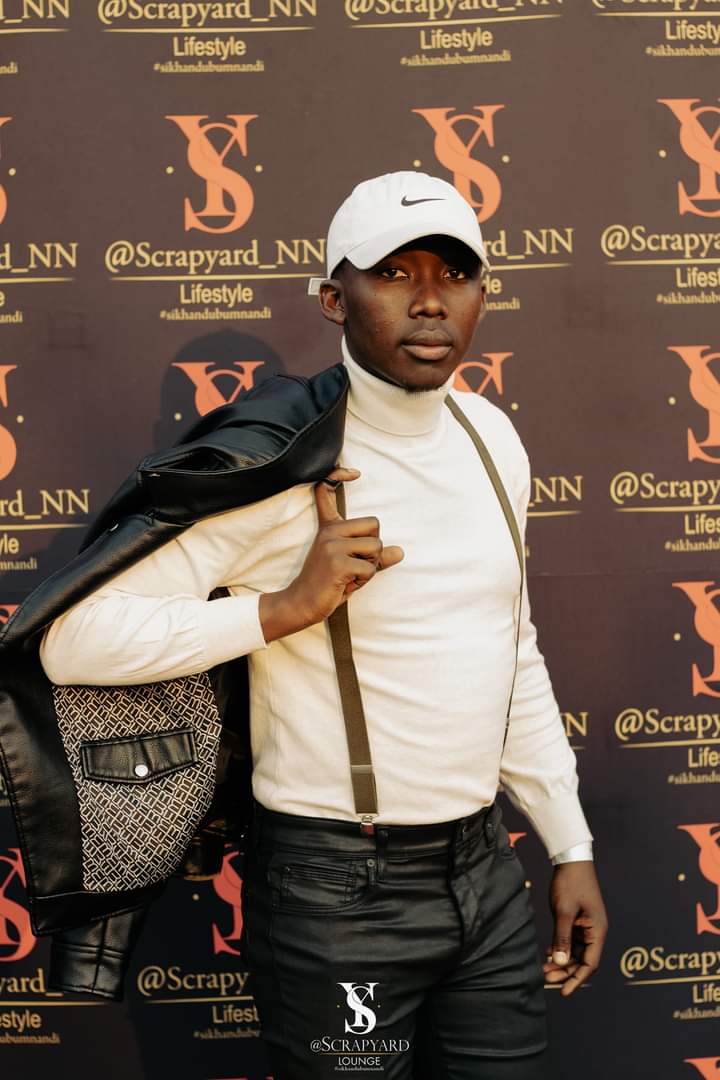 📍Kicking it the vintage way ft Zola 7 and Felo Le Tee🔥🔥
#Vintageshandis
#ScrapyardExperience
#facesofscrapyard
#sikhandubumnandi