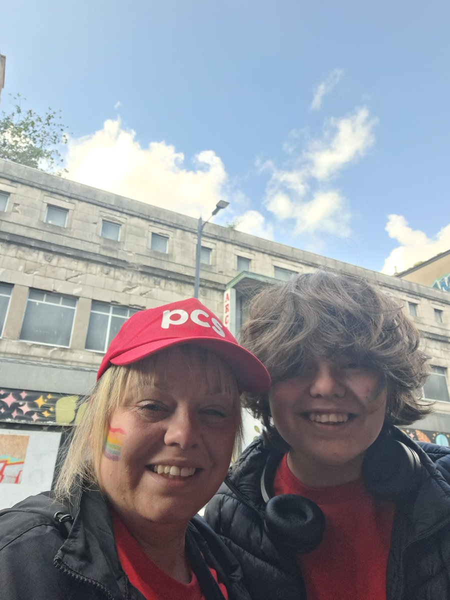 Special shout out to our @cathy_darcan and the fabulous Ruby at #BelfastPride @pcs_proud @pcs_union 🤩💕