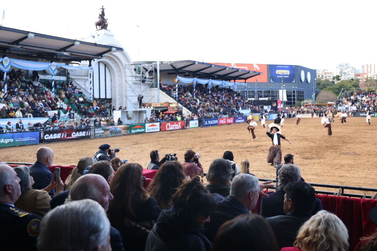 Es un honor acompañar a los productores del campo en este acto inaugural de la Expo Rural. Ustedes representan lo más lindo de ser argentinos: el amor a la tierra, la patria y el trabajo. Vamos a hacer realidad la Argentina que soñamos, junto a ustedes que laburan todos los días
