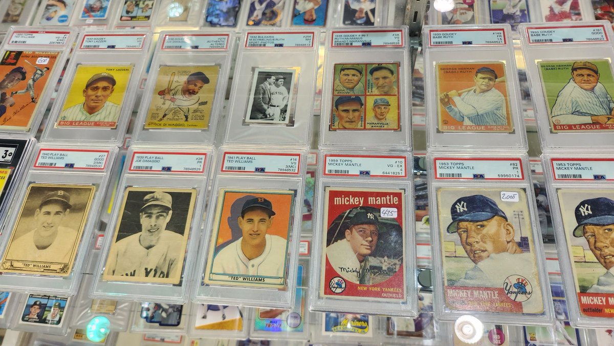 antique_jon's tweet photo. We got a few good items in today for the last couple of days here in Chicago. @nsccshow https://t.co/o4WhrEaS3J