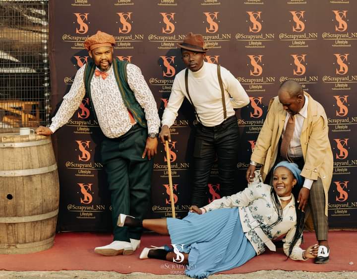 📍Kicking it the vintage way ft Zola 7 and Felo Le Tee🔥🔥
#Vintageshandis
#ScrapyardExperience
#facesofscrapyard
#sikhandubumnandi