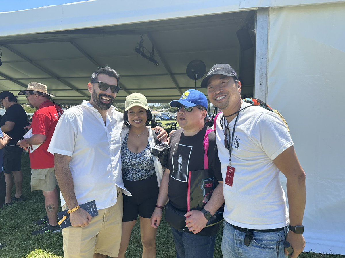 Timecop1982's tweet image. Tell me a community that’s as unique, inspirational, positive and inspiring as the @Tesla global community. I’ll wait.