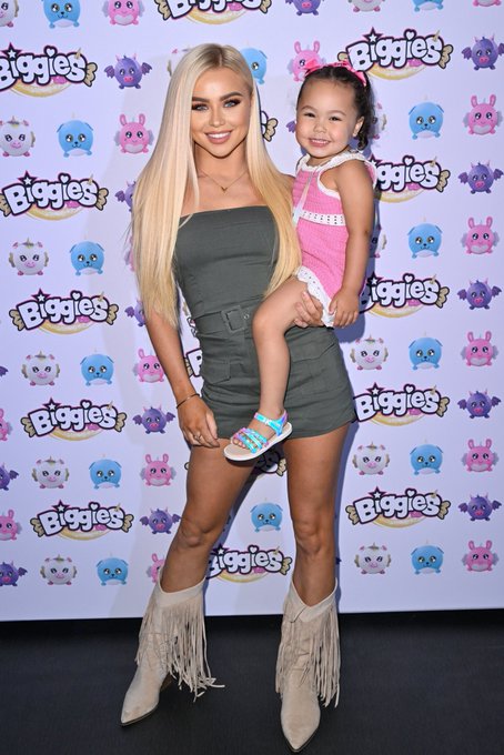 It takes a strong mum to be a father too 💖 https://t.co/nrDVAKdRg8