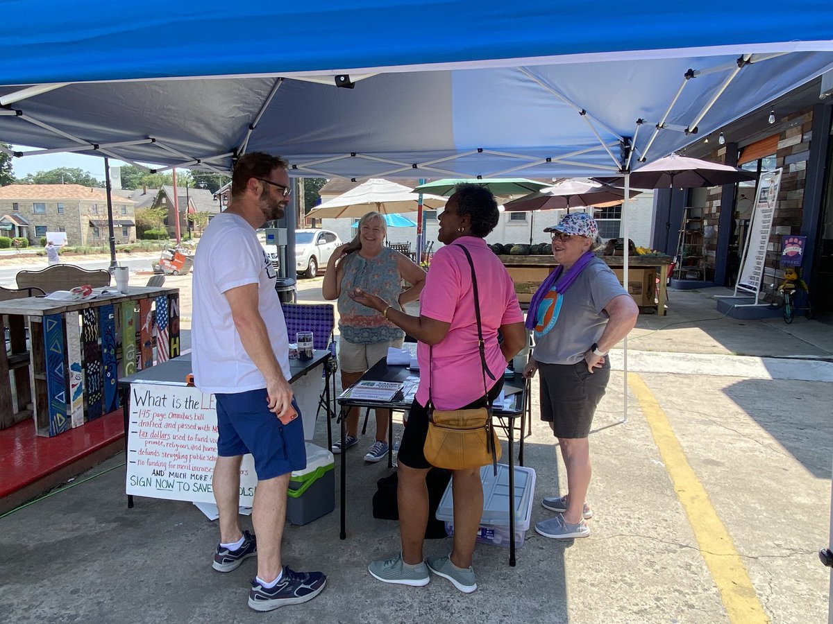Great turnout at The filing station in North Little Rock to sign the petition to get the “Learns” act on the ballot. One more day to sign @arkcapes