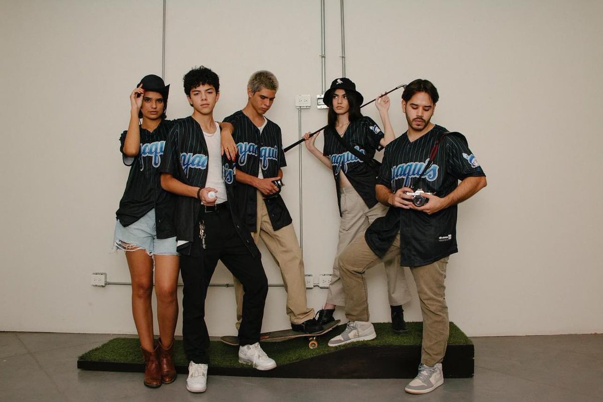 Los Yaquis de TODOS 🫡🔝 #PuroYaquis 

⚡️El tercer jersey para la temporada 23/24 no necesita descripción 🪩

YA DISPONIBLE en tiendas físicas y tienda en línea 📲 bit.ly/3Qdf2Dn 

#LosYaquisDeTodos