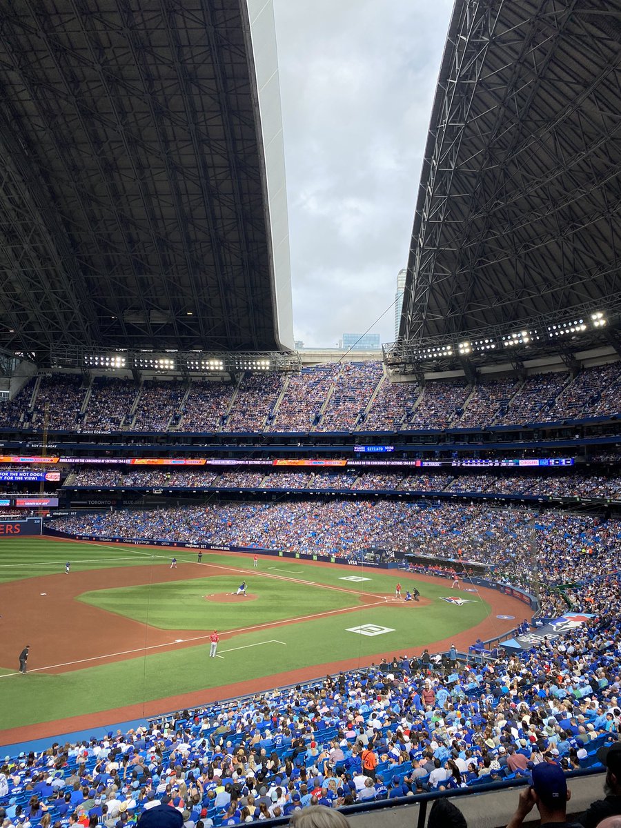 MikeMikolic's tweet photo. Love being here when the weather brightens up - I still call it the Skydome!@BlueJays #gojaysgo https://t.co/40pZQavWiq