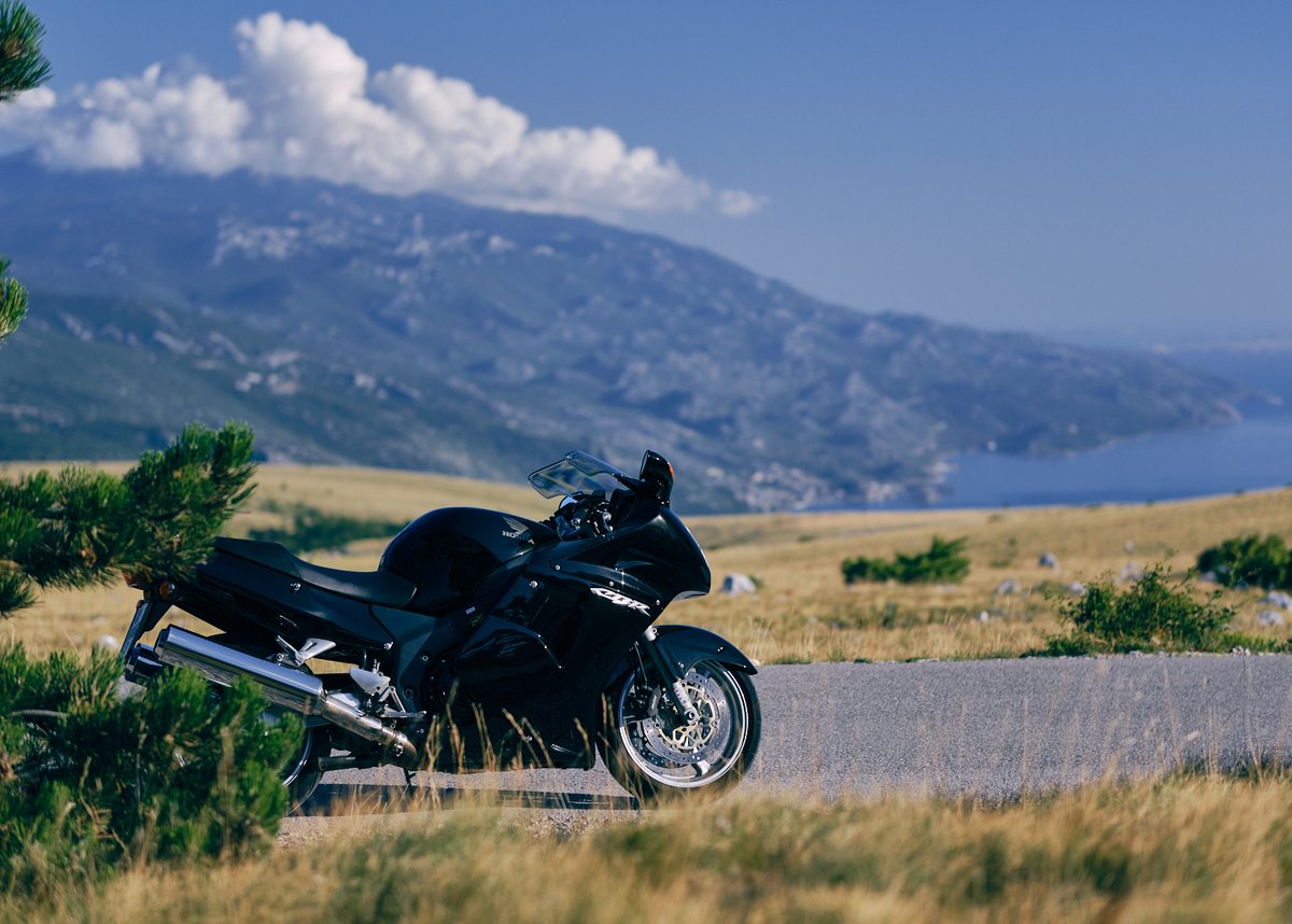 FullTopMax's tweet photo. Chilling in the hills today.

#CBR1100XX #MeandHonda #HondaGo #hayabusa #fujifilmxs10 #fulltopmax https://t.co/qB1brHnWHf