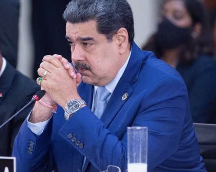 EmmaRincon's tweet image. 🇻🇪 Maduro: Rolex (100.000 dólares) 
🇧🇷 Bolsonaro: Casio (20 dólares)  

Los líderes del socialismo bondadoso contra los del capitalismo opresor. 

Siempre los izquierdistas preocupados por los pobres y repartir las riquezas.