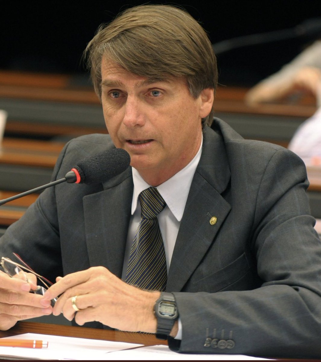 EmmaRincon's tweet image. 🇻🇪 Maduro: Rolex (100.000 dólares) 
🇧🇷 Bolsonaro: Casio (20 dólares)  

Los líderes del socialismo bondadoso contra los del capitalismo opresor. 

Siempre los izquierdistas preocupados por los pobres y repartir las riquezas.