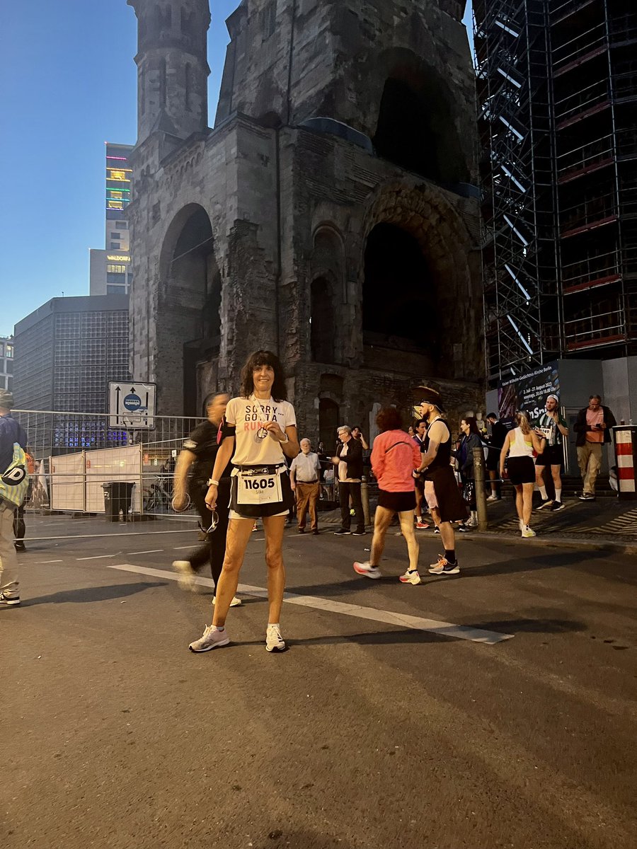 laufenund's tweet photo. City Nacht fand statt. Und für locker mitjoggen war’s nicht mal übel. Insgesamt hab ich dann heute auch Halbmarathon. Am frühen Nachmittag die 11 und jetzt 10. Ist das ein #byebye07 @TorpedoMitte ? https://t.co/oszOoenL8p
