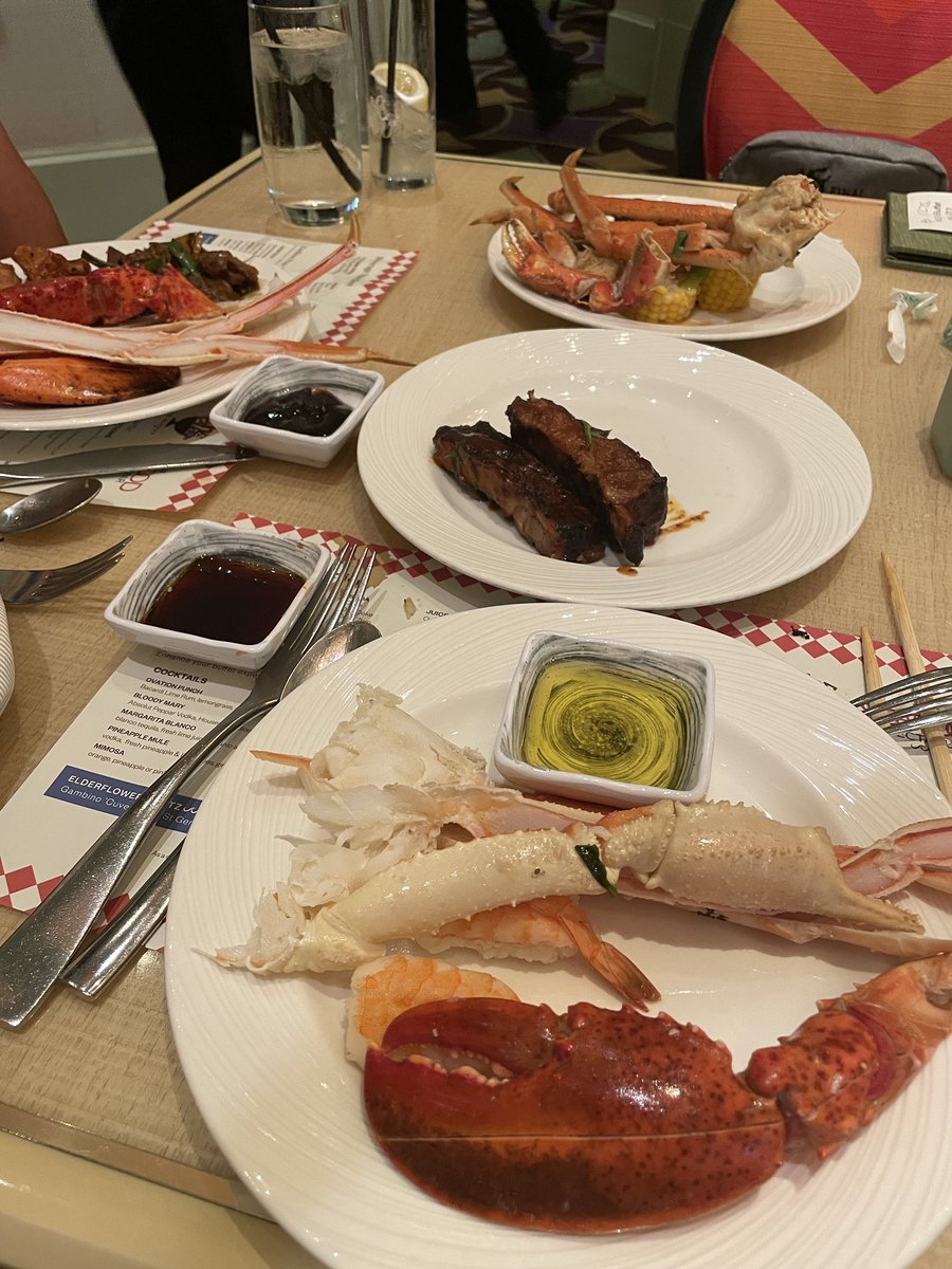 zaiyu_vt's tweet photo. We decided to take it slow for Day 2 of #FanFest2023 and just get to event when we’re able to. We’re enjoying buffet right now ♥️ (coz we were so hungry yesterday) https://t.co/8dsmKnSXiL