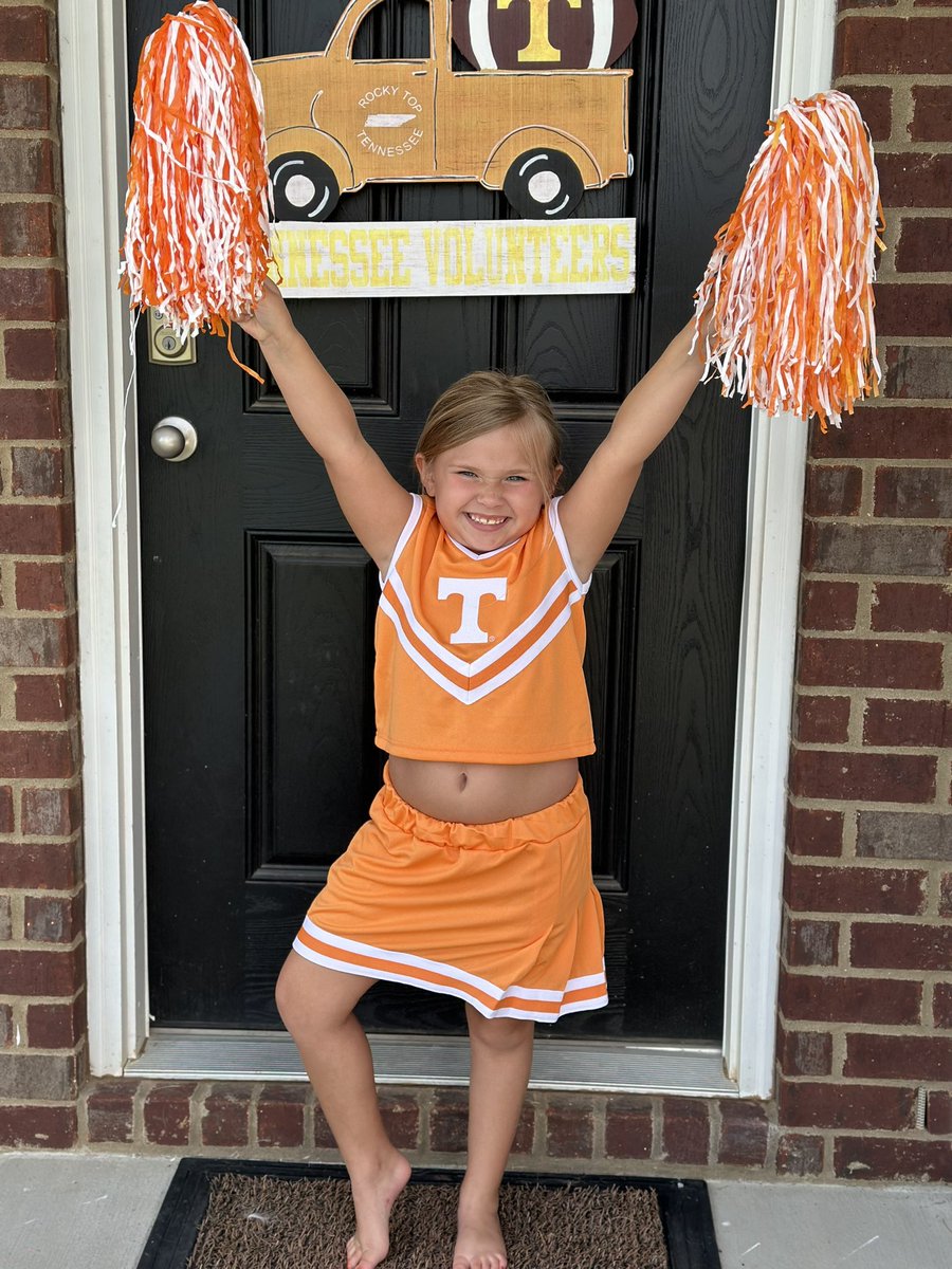 Haley Rainey 🍊 tweet media