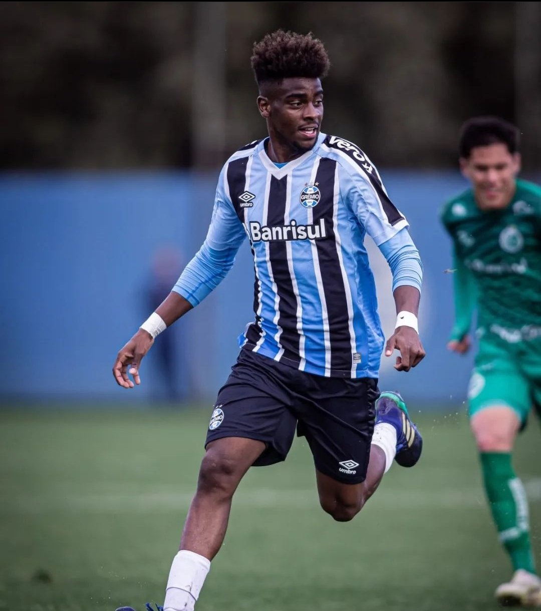 Wesley Costa pede desculpas para a torcida do Grêmio por erro em