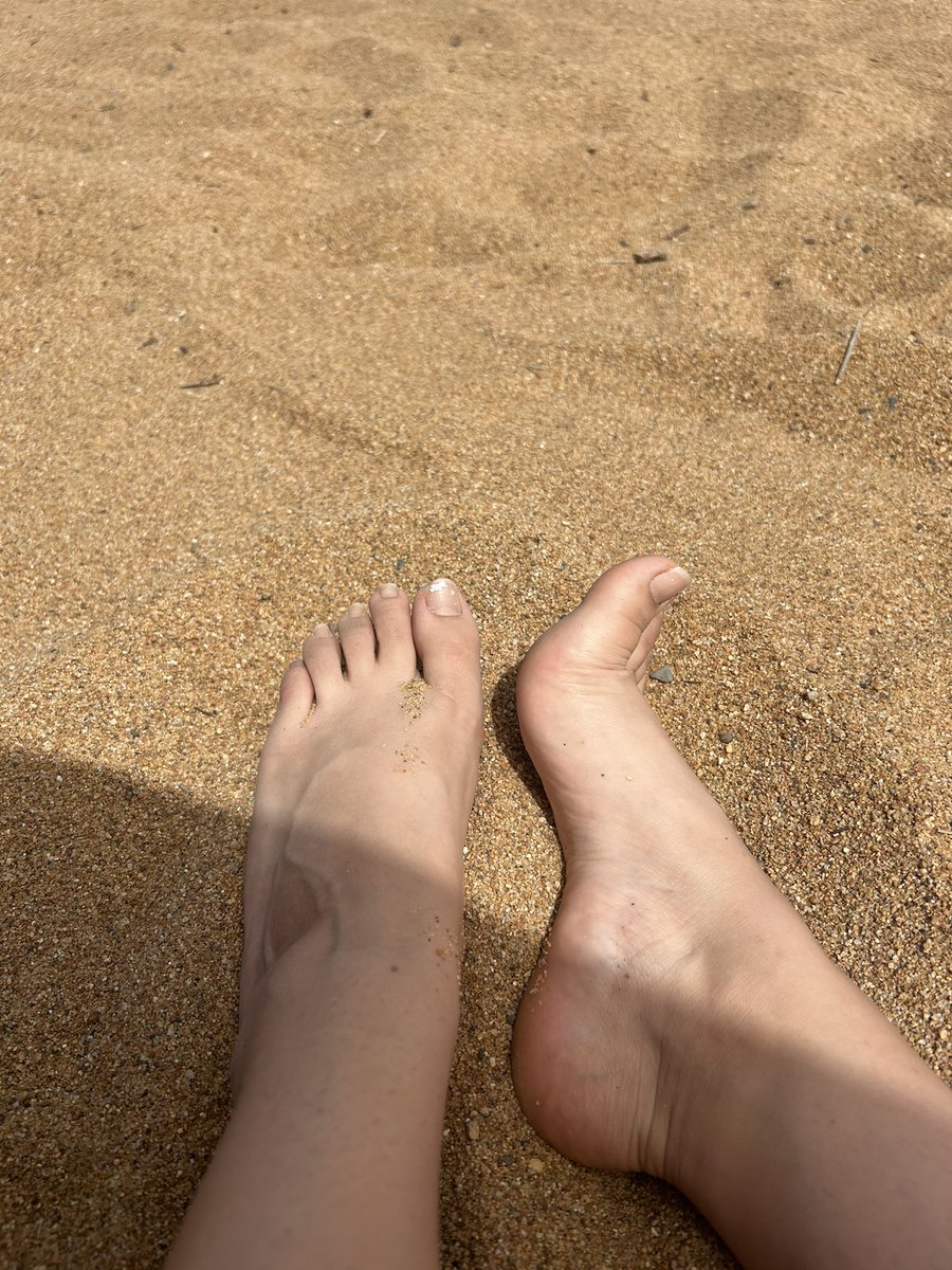 Alondraa_Ortega's tweet photo. Need a pedicure ASAP who wants to pay for it and pick the color? CASHAPP : OrtegaAlondra22 #pedicure #feetcontent #footfetish #feet #feetpics https://t.co/MmKvVc4F3o