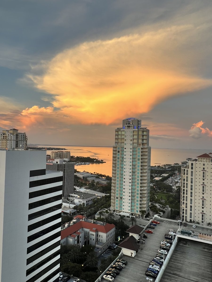 Rsawx1's tweet photo. @PaulFox13 another St Pete Sunset https://t.co/WnyrB639Zq